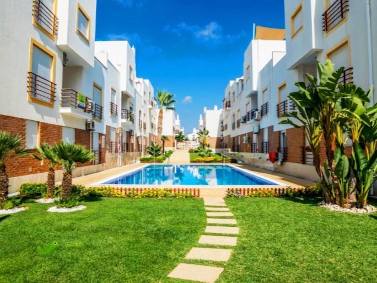 Located - Fabulous Pool ! Apartment *